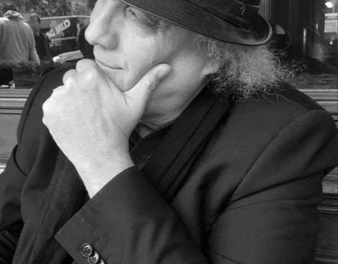 سلطان الكتابة وعالمية النص الأدبي؟