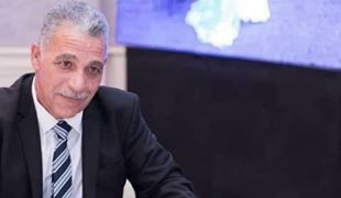 قصيدة: مشدودا