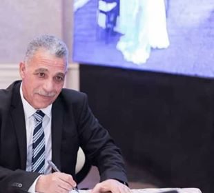 قصيدة: مشدودا