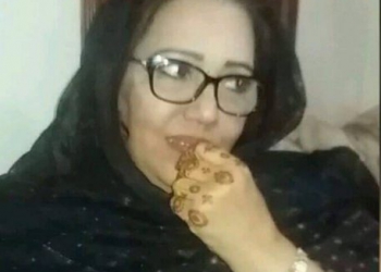 القصيدة: أسافر