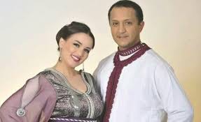 فنان مغربي ينشر على حسابه بانستغرام رسالة مؤثرة يستعطف فيها زوجته الممثلة سناء عكرود لتعود اليه بعد أسابيع من طلاقه