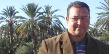 قصيدة: كورونا تقطف من زهر حديقتنا