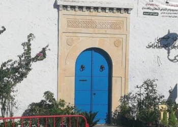 أهالي مدينة الحمامات لؤلؤة الوطن القبلي  وعشاقها يحتفلون بالفل والياسمين في يوم بهيج اقترن بالاحتفال بالذكرى الثالثة والستين لتأسيس الجمهورية.