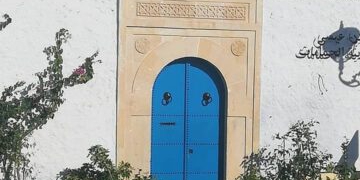 أهالي مدينة الحمامات لؤلؤة الوطن القبلي  وعشاقها يحتفلون بالفل والياسمين في يوم بهيج اقترن بالاحتفال بالذكرى الثالثة والستين لتأسيس الجمهورية.