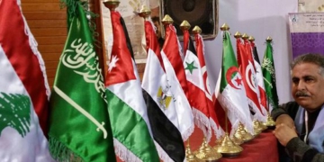 قصيدة: مومسٌ غــــيرُ عمـــياء