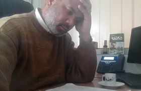 المثقّف بين الغربة والجزرة