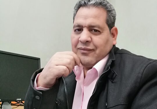 قصيدة: الكلماتُ تتهيأ للحب .. الكلمات تتبرج للموت